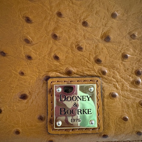 👜 Dooney & Bourke Satchel - Picture 6 of 10